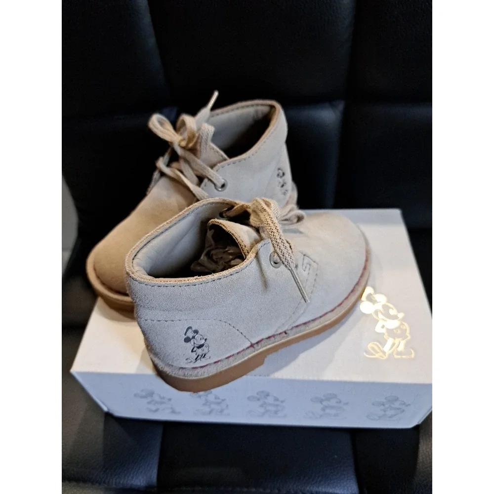 ClarksDisney Mickey Mouse Limited Ed.Sand Suede Desert Boot Shoe Sz 5.5 Kids New